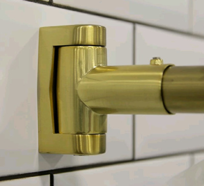 Karniz_dlya_shtory_na_vannu_Irma_149kh96_zoloto