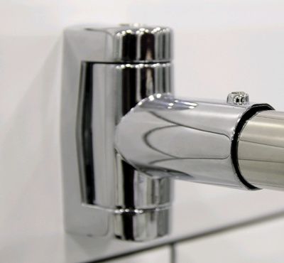 Karniz_dlya_shtory_na_vannu_Miranda_front_khrom