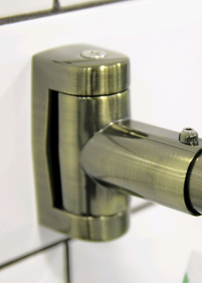 Karniz_dlya_shtor_na_vannu_Alteya_bronza