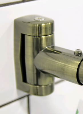 Karniz_dlya_shtory_na_vannu_Sorrento_130kh130_bronza